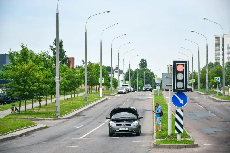 Why Every Driver Thinks They Can Stop Faster Than Physics Actually Allows